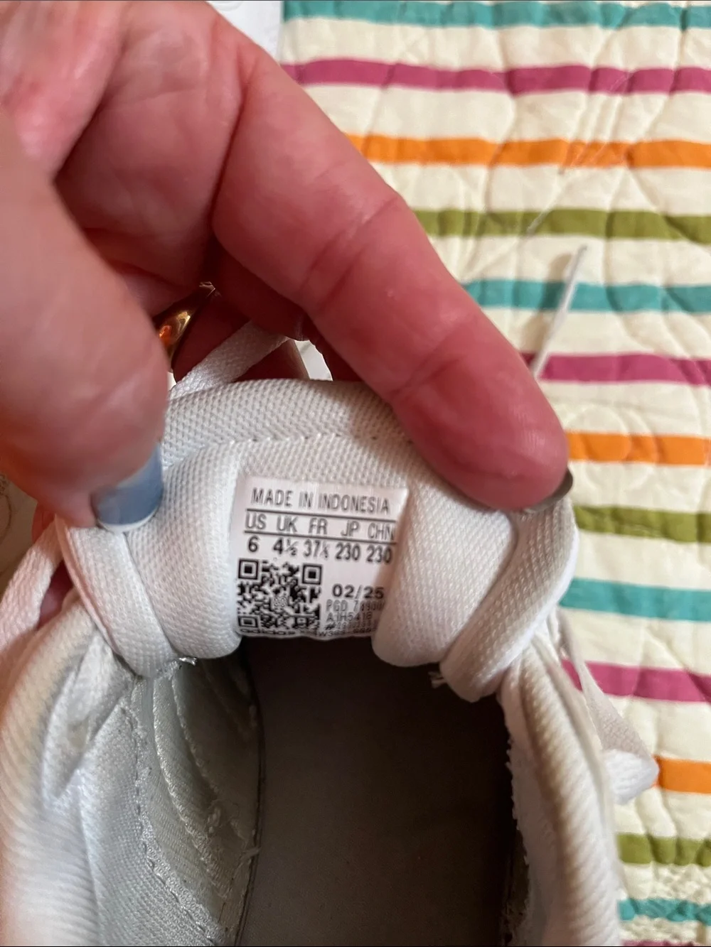 Girls “white on white” Vegan Adidas size 6 Youth/ladies